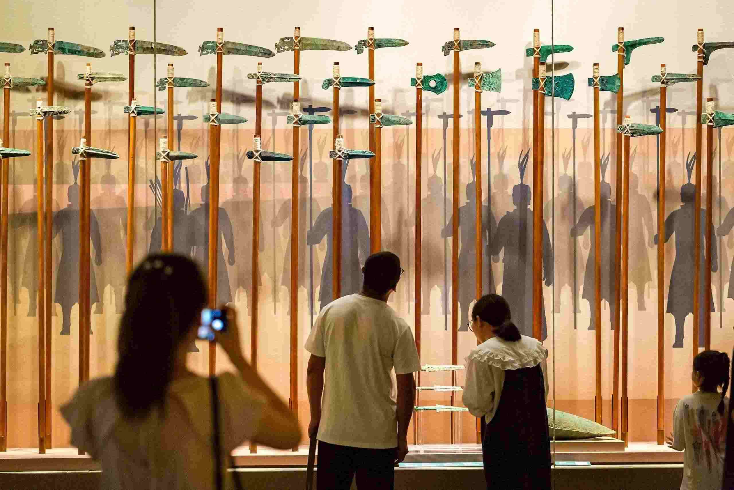 △2024年8月25日，游客在河南省安陽市殷墟博物館參觀。