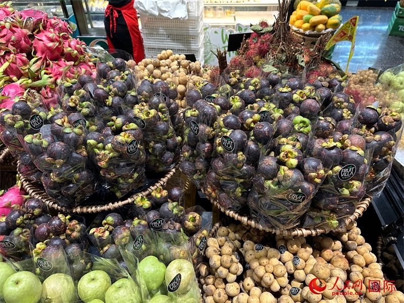 泰國(guó)超市售賣的山竹。人民網(wǎng)記者 簡(jiǎn)承淵攝