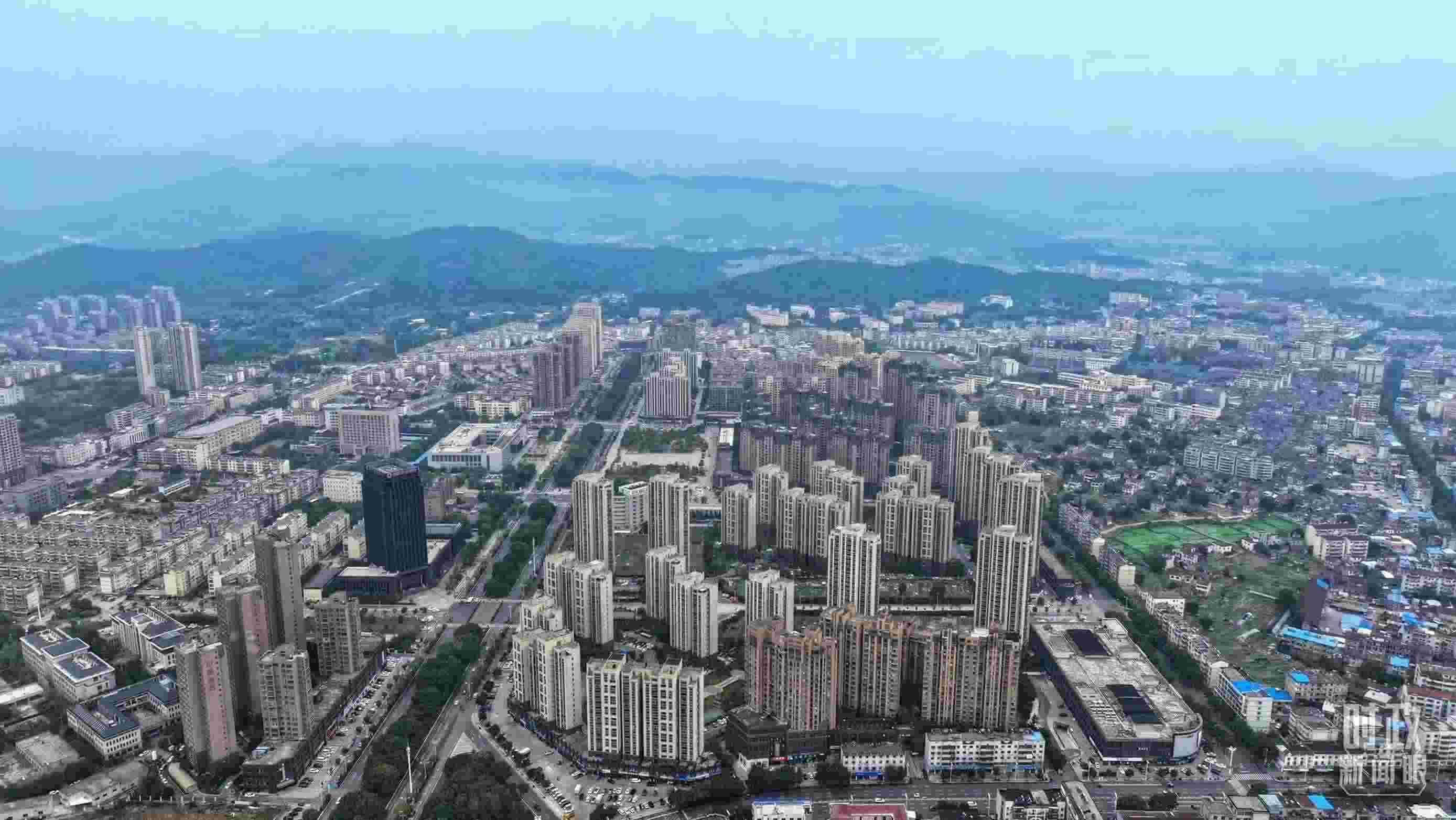 △俯瞰桐城市。（總臺記者葛啟文拍攝）