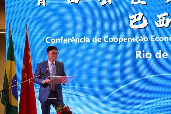 浙江省僑聯(lián)副主席兼巴西華人文化交流協(xié)會榮譽主席尹霄敏在活動現(xiàn)場致辭。人民網(wǎng)記者 陳海琪攝