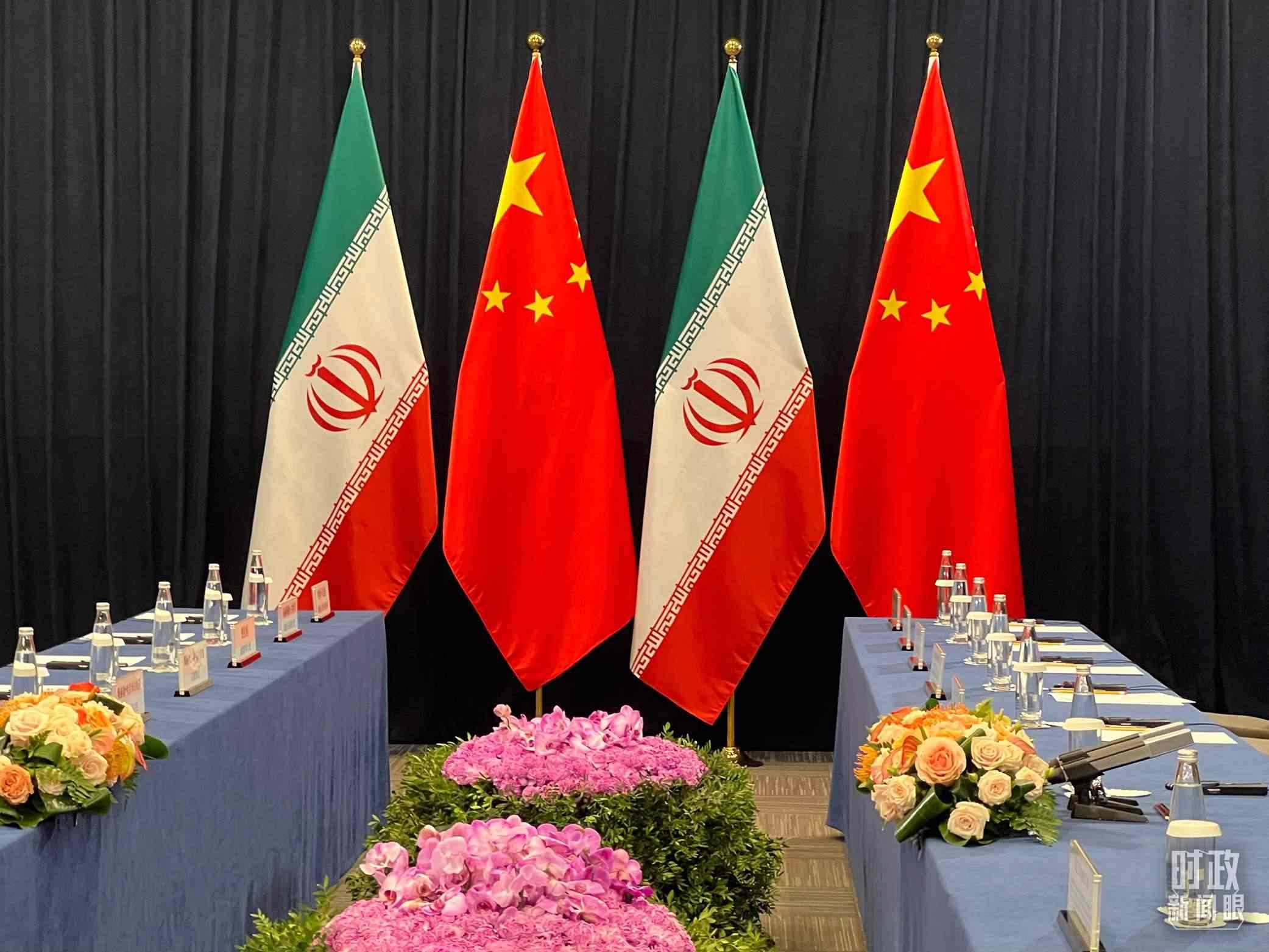 △ 中伊領(lǐng)導(dǎo)人會(huì)見開始前的現(xiàn)場(chǎng)。（總臺(tái)央視記者楊新禹拍攝）