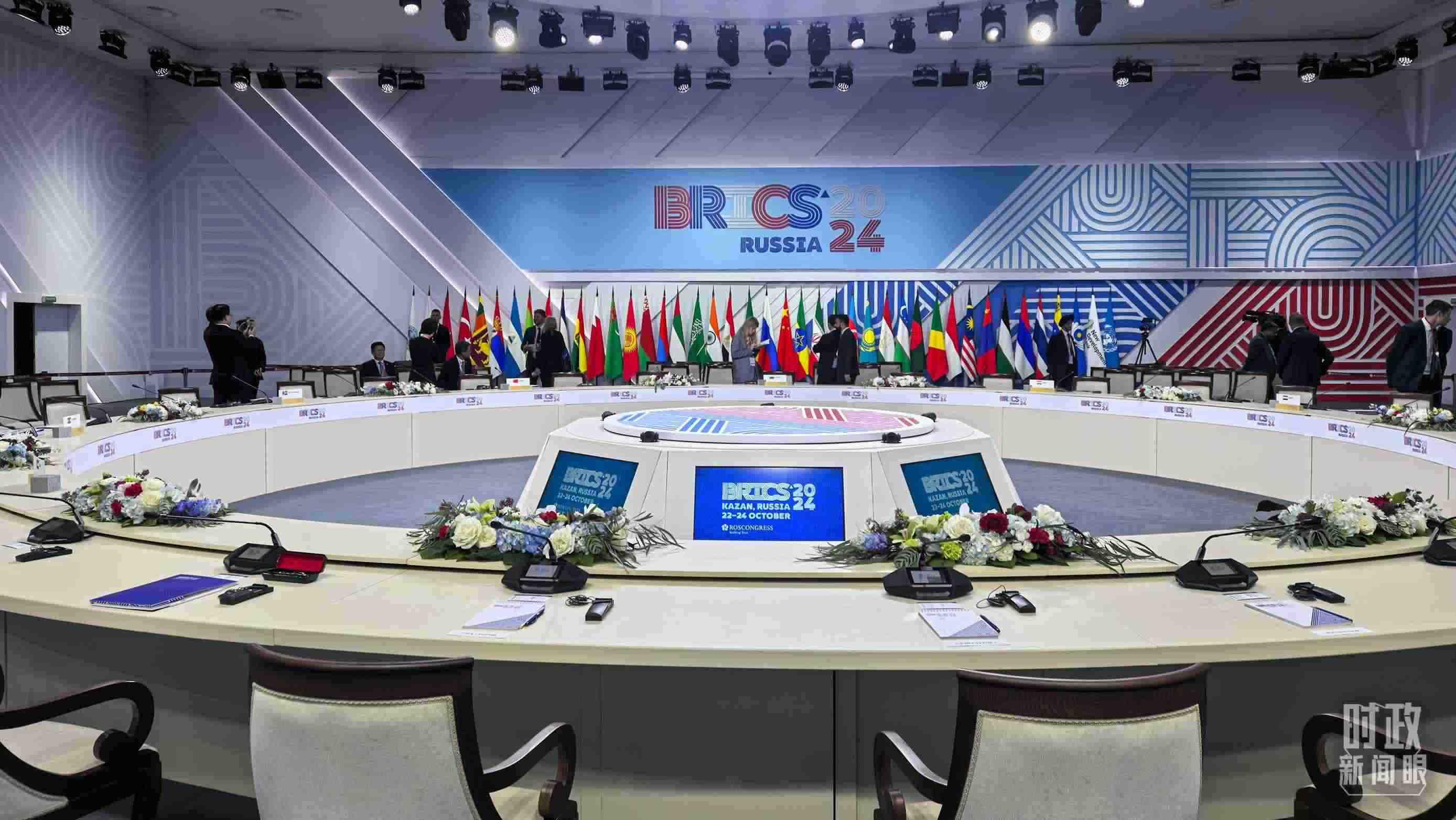 △ 金磚國家領(lǐng)導(dǎo)人大范圍會(huì)議開始前。（總臺(tái)央視記者程鋮拍攝）