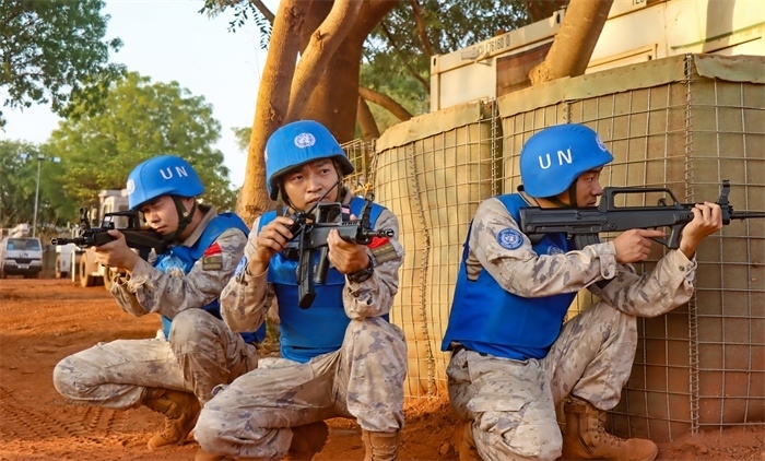 匯報一線偵察情況。王軍杰攝