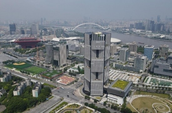 位于中國上海浦東新區(qū)世博園區(qū)的金磚國家新開發(fā)銀行總部大樓（2022年6月17日攝，無人機照片）。新華社記者方喆攝