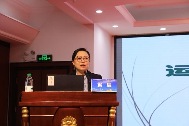 國(guó)家體育總局運(yùn)動(dòng)醫(yī)學(xué)研究所醫(yī)務(wù)監(jiān)督中心副主任、中國(guó)體育科學(xué)學(xué)會(huì)運(yùn)動(dòng)醫(yī)學(xué)分會(huì)副秘書長(zhǎng)梁辰授課。主辦方供圖