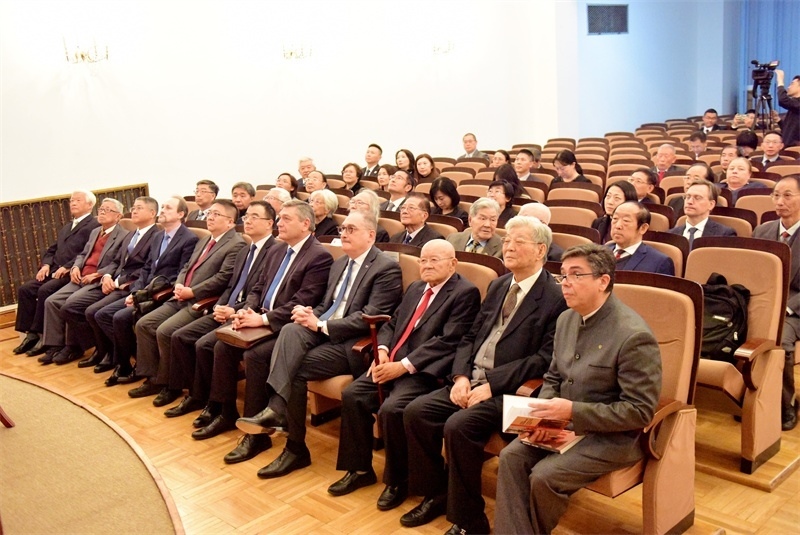 5.中俄資深外交官、學(xué)者、新聞媒體代表等70余人出席活動(dòng)。 主辦方供圖
