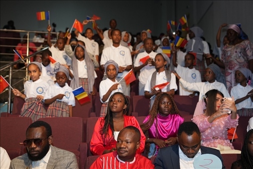 現(xiàn)場觀眾與決賽選手熱情互動(dòng)。中國石油非洲公司供圖