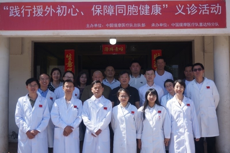 今年6月，援摩中國醫(yī)療隊塞達特分隊在當?shù)刂匈Y企業(yè)舉辦義診活動。第196批中國援助摩洛哥醫(yī)療隊塞達特分隊供圖