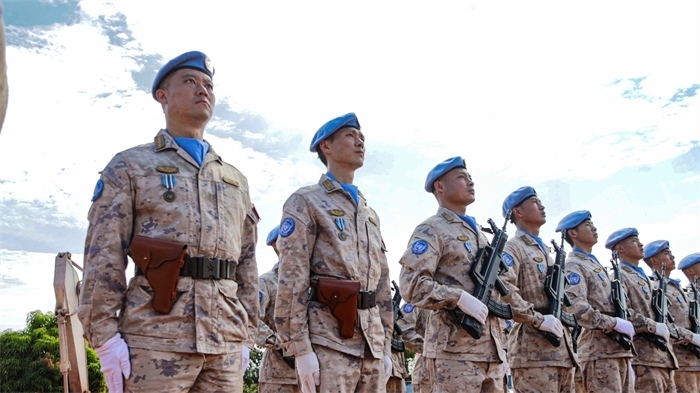 維和官兵整齊列隊。鄧原淘攝