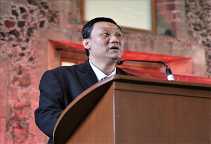 拉美分社負(fù)責(zé)人苗野主持慶?；顒?dòng)。主辦方供圖