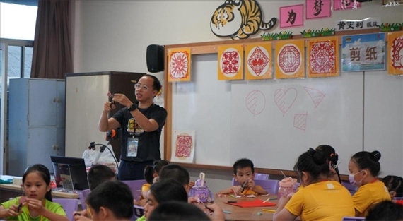剪紙教學(xué)。主辦方供圖