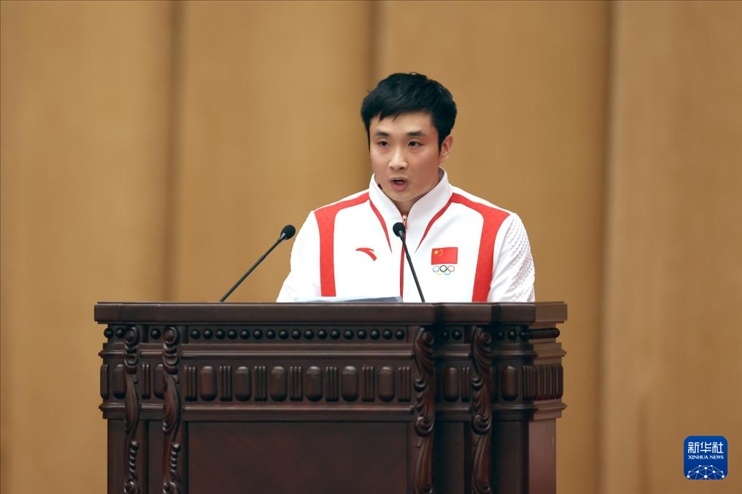 11月15日，跳水運(yùn)動(dòng)員曹緣在報(bào)告會(huì)上發(fā)言。新華社記者 李明 攝
