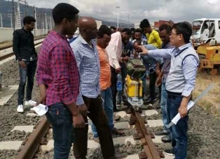 山東職業(yè)學(xué)院開展亞吉鐵路運(yùn)營(yíng)技術(shù)培訓(xùn)。教育部職業(yè)教育與成人教育司供圖