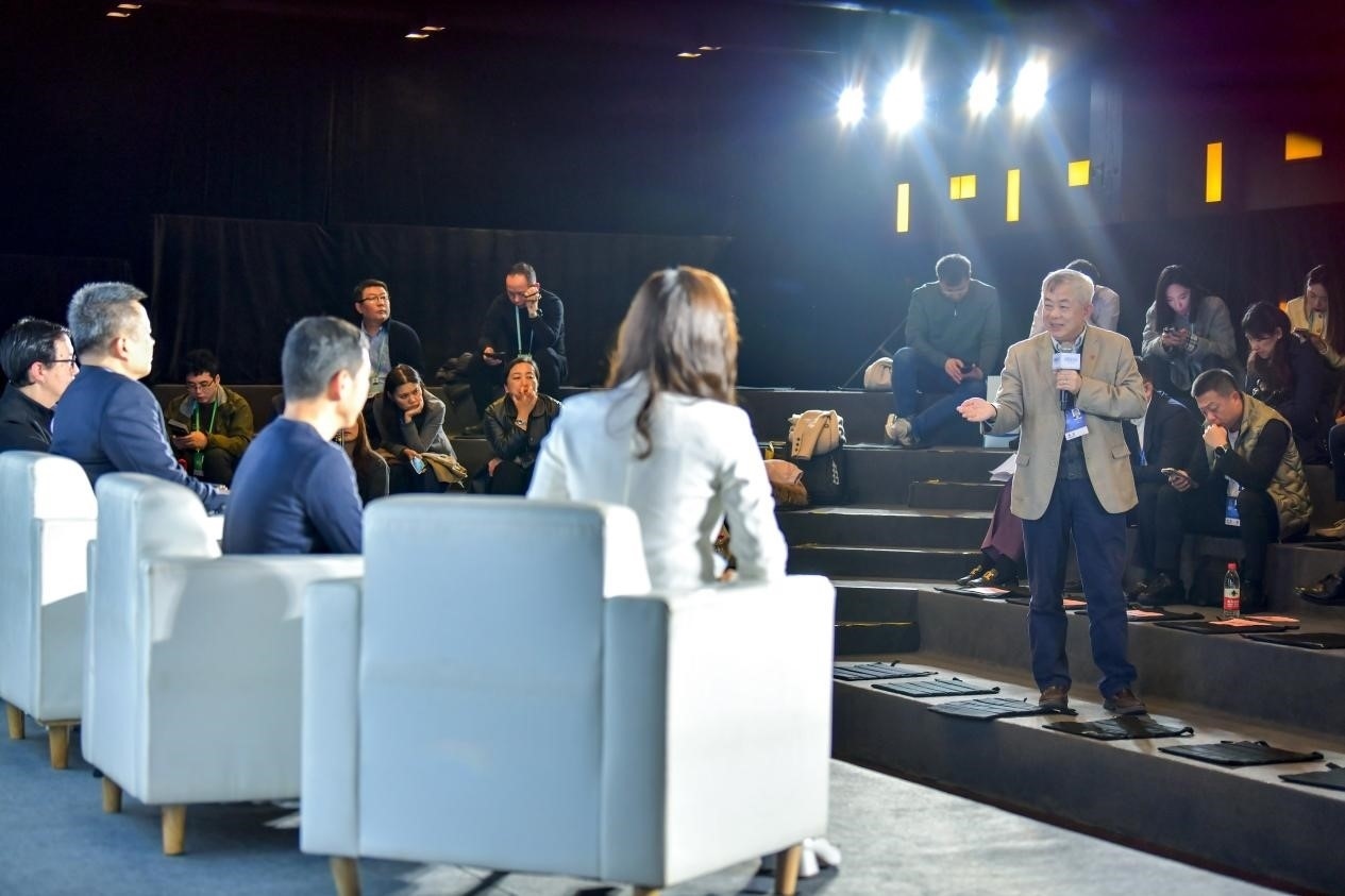 陳長汶教授與對話嘉賓現(xiàn)場互動。人民網(wǎng)記者 任峰濤攝