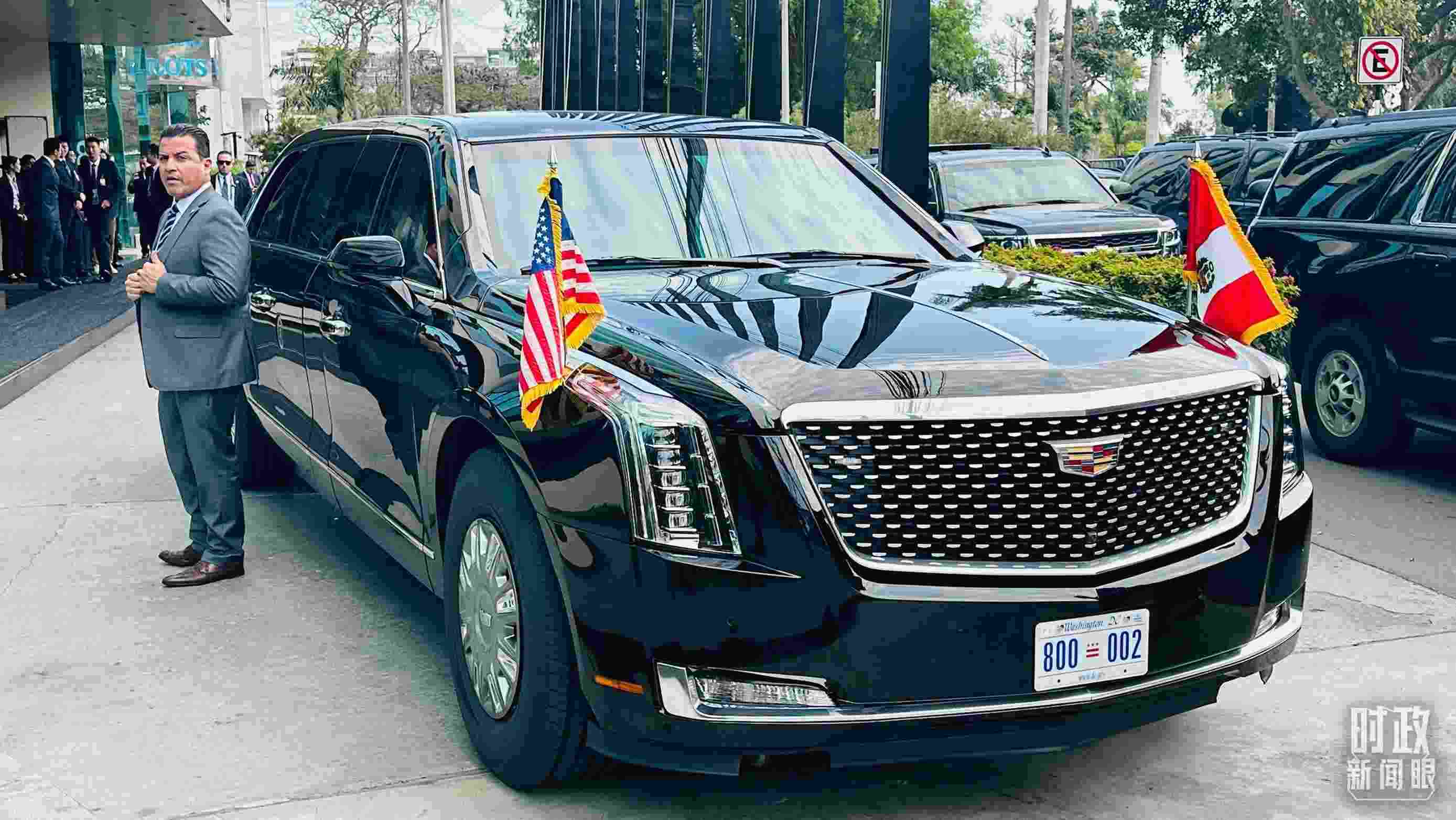 美國(guó)總統(tǒng)拜登乘車(chē)抵達(dá)中美元首會(huì)晤現(xiàn)場(chǎng)。（總臺(tái)央視記者范一鳴拍攝）