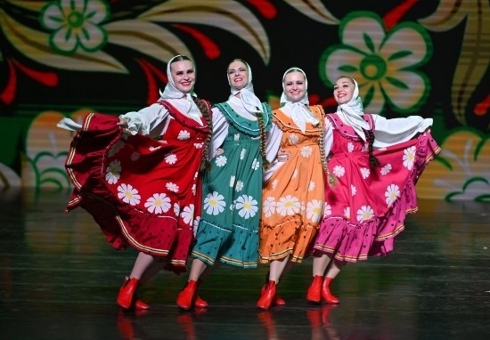 6月22日，2024-2025“中俄文化年”海南島歡樂節(jié)俄羅斯藝術(shù)團(tuán)體巡演在海口市舉行。新華社記者郭程攝