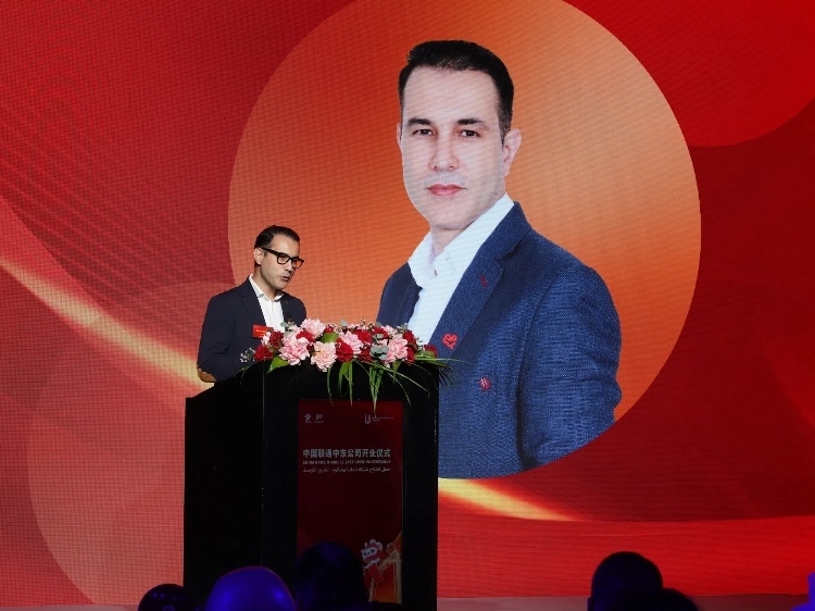 阿聯(lián)酋電信公司國際漫游與物聯(lián)網(wǎng)業(yè)務(wù)負(fù)責(zé)人賈瓦德·本塔賈爾致辭。中國聯(lián)通中東公司供圖