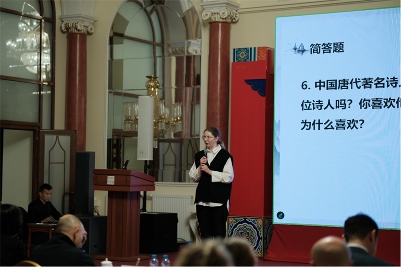 參賽選手現(xiàn)場答題。 俄羅斯國立人文大學(xué)孔子學(xué)院供圖