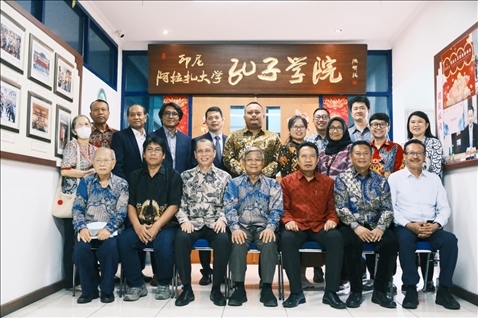 參會(huì)嘉賓合影。阿拉扎大學(xué)孔子學(xué)院供圖