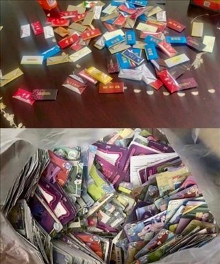 孩子們收集的煙卡、卡牌。受訪者供圖