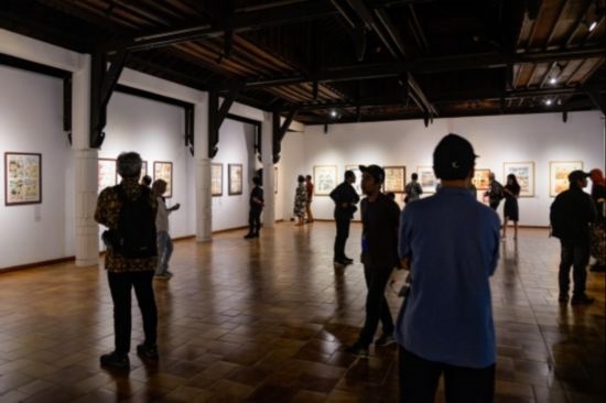 觀眾參觀“東盟-中國人文交流年”漫畫大賽展覽。記者 徐欽 攝