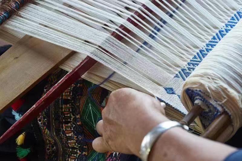 黎族傳統(tǒng)紡染織繡技藝。文化和旅游部非物質文化遺產司供圖