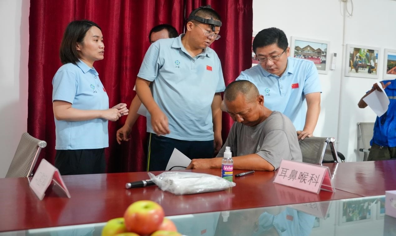 醫(yī)療隊專家診療現(xiàn)場。中國土木供圖