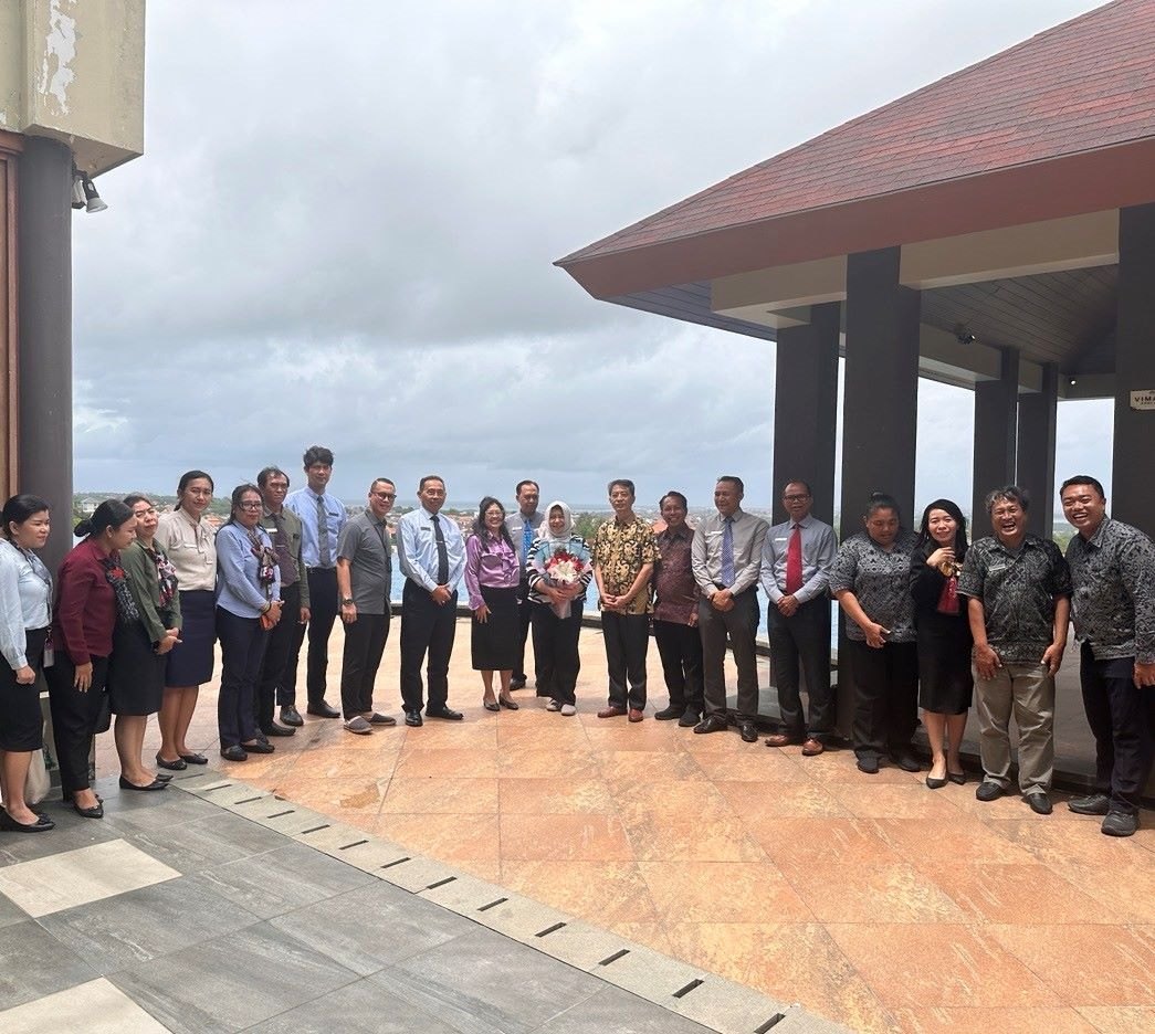 座談會全體人員合影。烏達雅納大學旅游孔子學院供圖