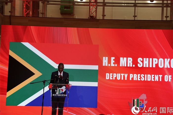 南非副總統(tǒng)馬沙蒂萊現(xiàn)場(chǎng)致辭。人民網(wǎng)記者 戴楷然攝