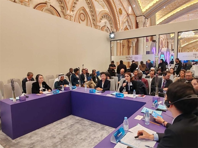 圖為與會代表圍繞主題進(jìn)行發(fā)言討論。中國傳媒大學(xué)供圖。