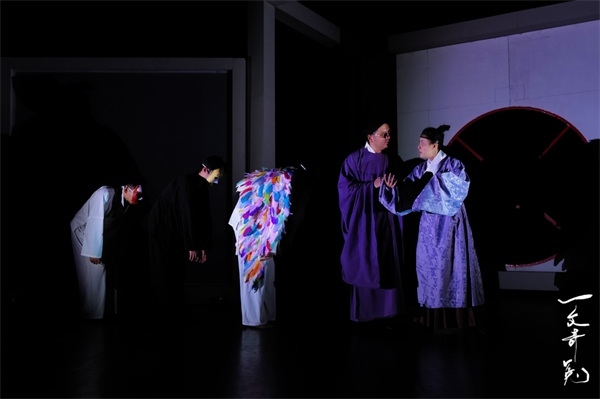 《一文奇冤》劇照。中國國家話劇院供圖