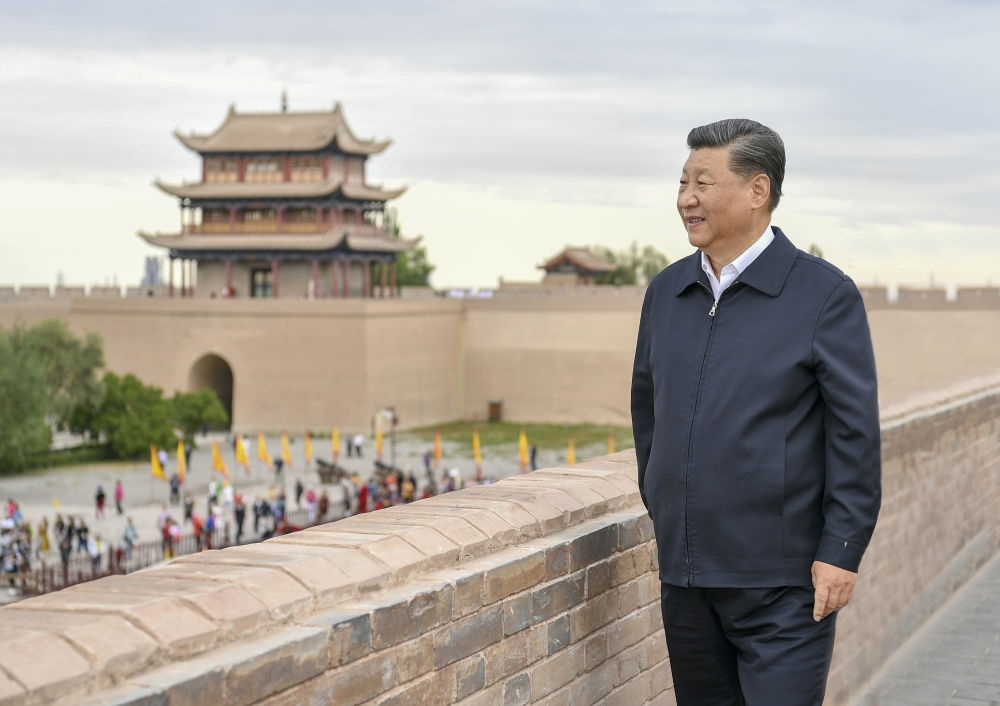 2019年8月20日上午，習(xí)近平總書記來到嘉峪關(guān)關(guān)城，登上城樓察看關(guān)城整體面貌，聽取河西走廊長城、關(guān)隘歷史文化情況介紹。新華社記者 謝環(huán)馳 攝