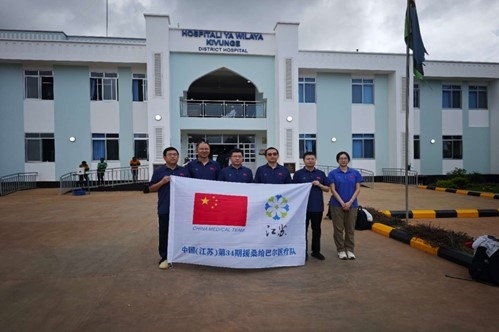 中國援桑給巴爾醫(yī)療隊(duì)在基文吉區(qū)醫(yī)院開展相關(guān)活動。中國援桑醫(yī)療隊(duì)供圖