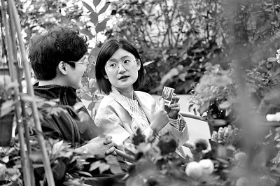 “90后”湖州姑娘沈吉從英國(guó)畢業(yè)后回國(guó)創(chuàng)業(yè)，為家鄉(xiāng)做貢獻(xiàn)。新華社發(fā)