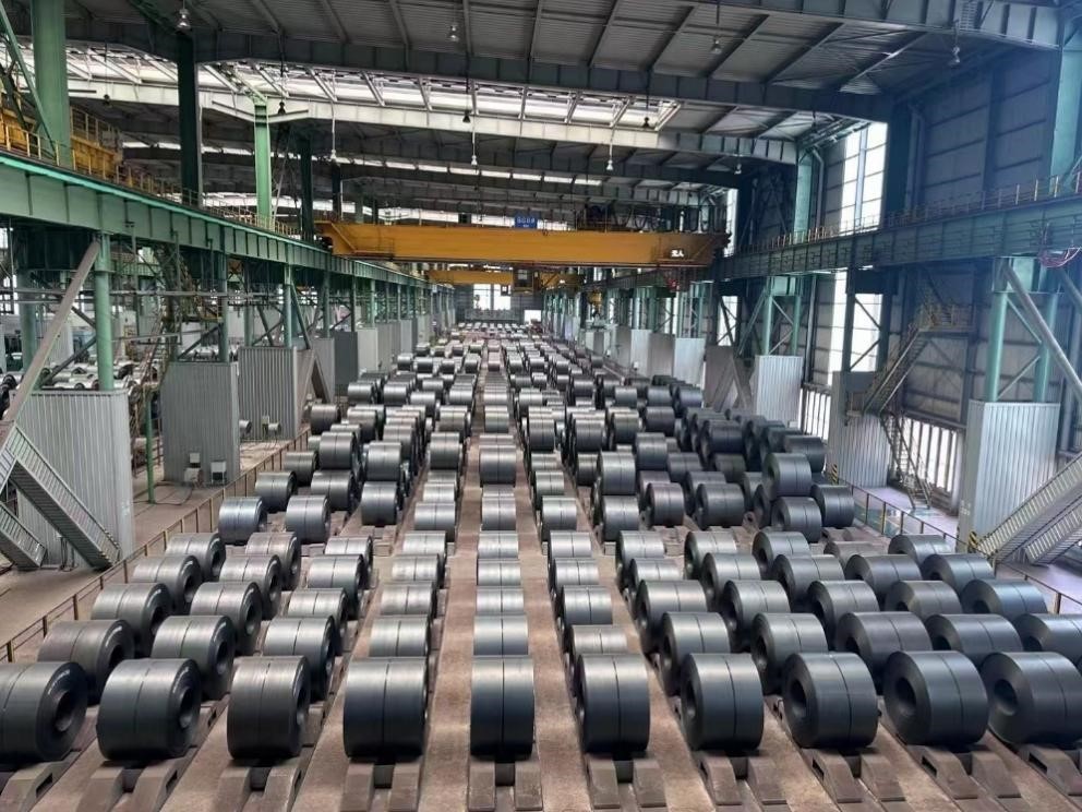 某鋼鐵工廠的自動(dòng)生產(chǎn)線。人民網(wǎng)記者 王紹紹攝