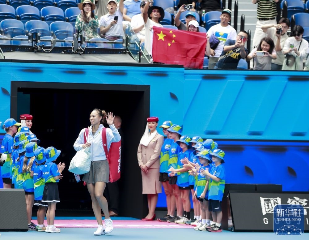 ↑鄭欽文在比賽前入場。新華社記者 馬平 攝