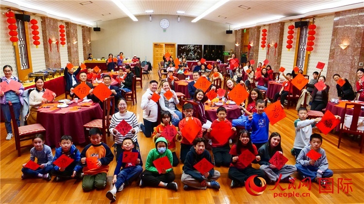 威廉蘭德小學(xué)師生活動(dòng)現(xiàn)場合影。李鑫江攝