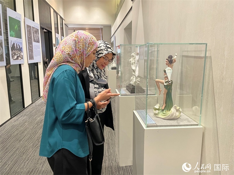 觀眾在參觀展覽。 人民網(wǎng)記者 劉慧攝