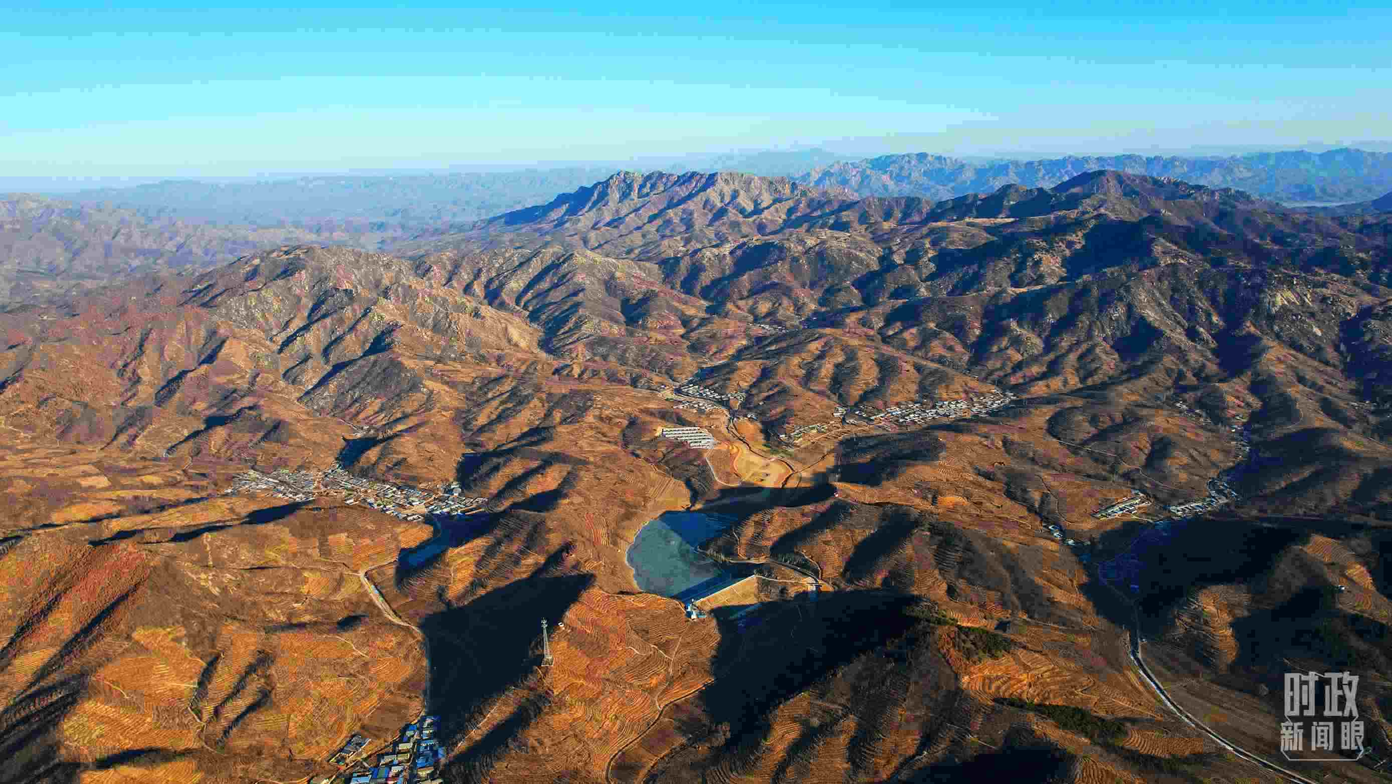 俯瞰祝家溝村。（總臺(tái)央視記者范凱拍攝）