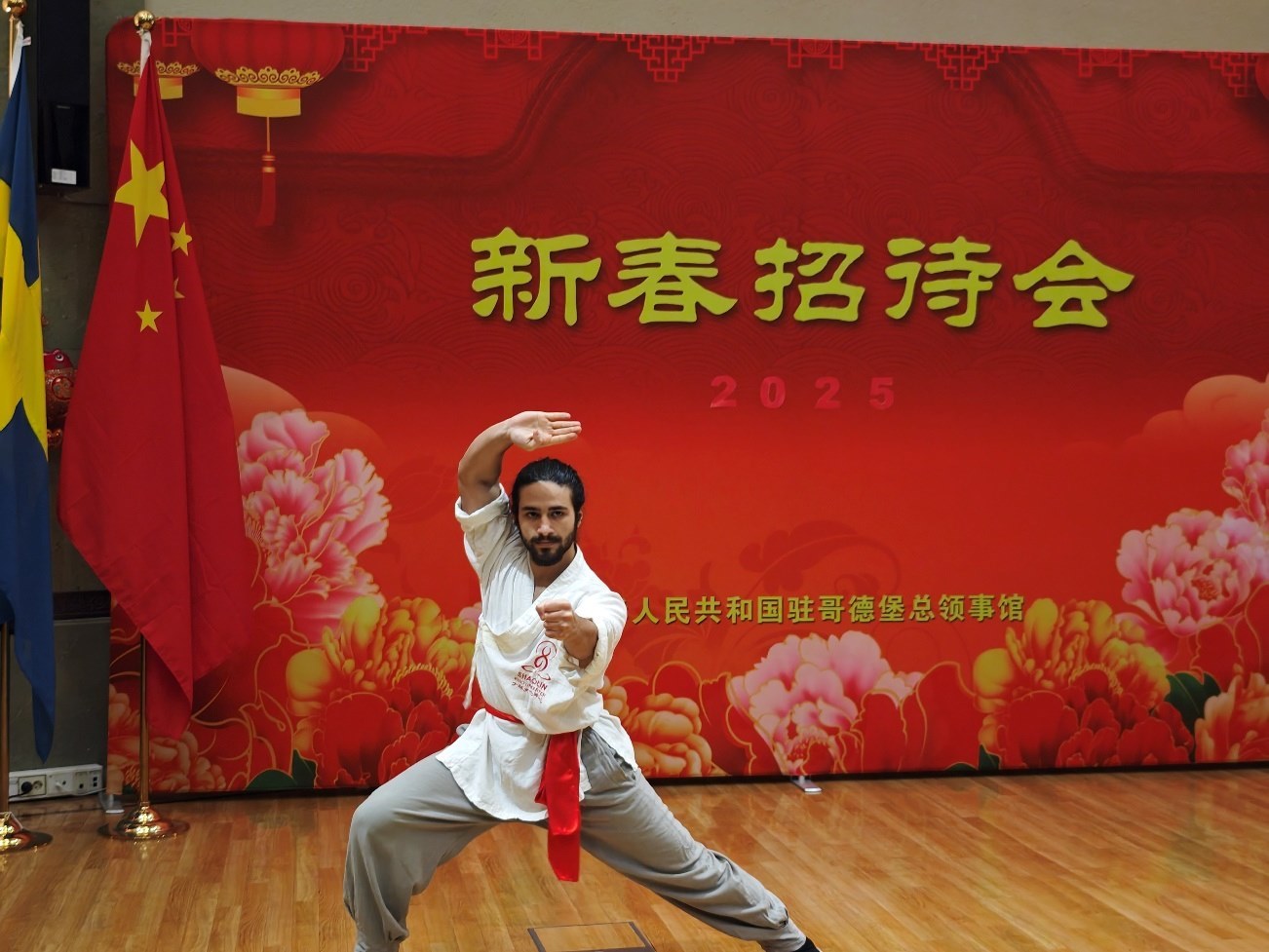 當(dāng)?shù)匚湫g(shù)愛好者的表演。中國駐哥德堡總領(lǐng)館供圖