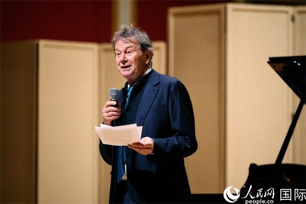 英中了解協(xié)會會長邁克爾·伍德致辭。 楊浩鵬攝