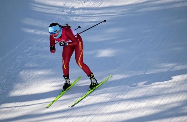 2月9日，中國隊選手巴亞尼·加林在比賽中。新華社記者 張龍攝