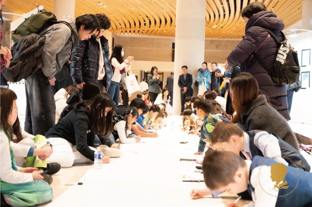 第三屆國(guó)際藝術(shù)聯(lián)創(chuàng)聯(lián)展盛大開(kāi)幕。法中交流促進(jìn)會(huì)供圖