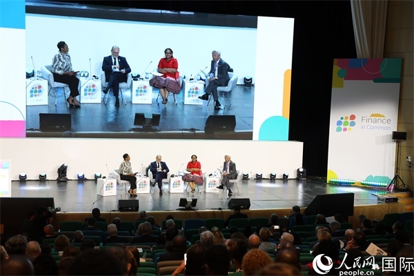 第5屆“共同金融”峰會(huì)在南非開普敦國際會(huì)議中心開幕。圖為峰會(huì)開幕式現(xiàn)場(chǎng)。人民網(wǎng)記者戴楷然攝