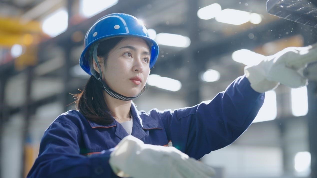 老中鐵路有限公司萬象運營管理中心機輛車間希達在工作中。老中鐵路有限公司供圖