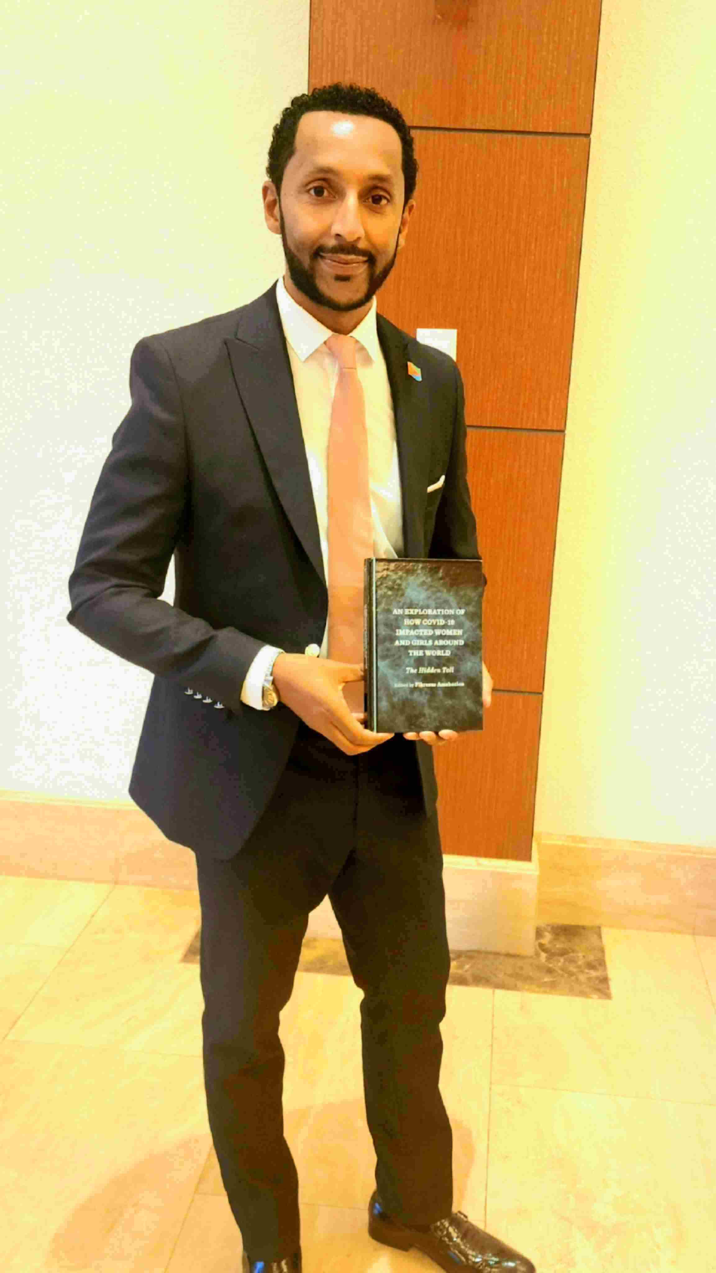 厄立特里亞戰(zhàn)略研究中心研究員、知名作家學(xué)者菲克雷耶蘇斯。圖片由受訪者提供