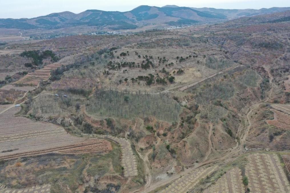 朝陽凌源無白丁遺址群（2024年11月23日攝）。新華社發(fā)（遼寧省文物考古研究院供圖）