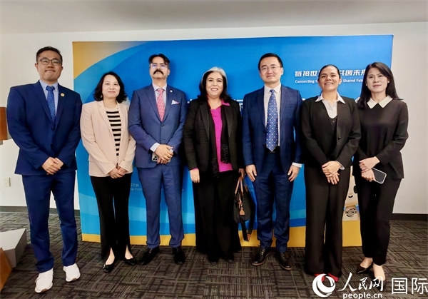 與會嘉賓合影。