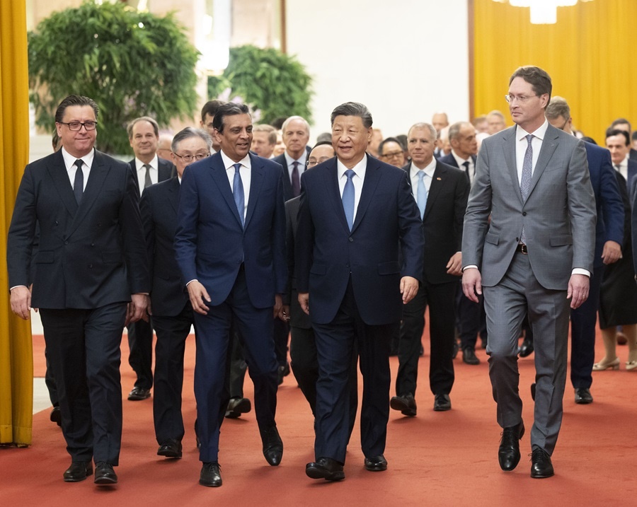 △3月28日上午，國家主席習近平在北京人民大會堂會見國際工商界代表。