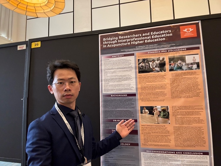 胡紫景醫(yī)生在國際針灸學術會議中。約翰內斯堡大學供圖